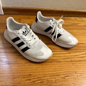Women’s Adidas Flashback white size 5.5